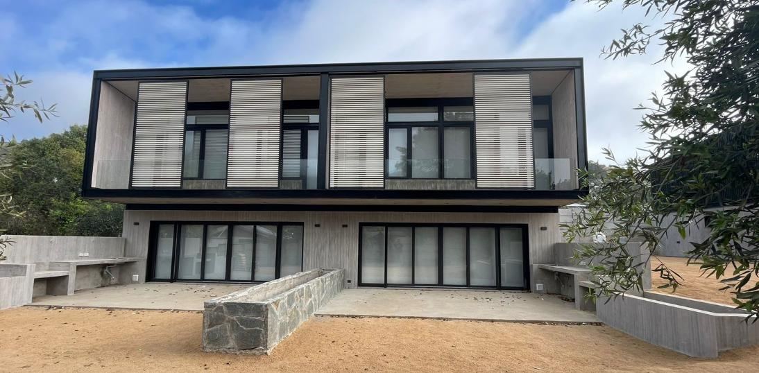 Condominio Fuentestrún, Zapallar — cuatro viviendas construidas por Open Plan